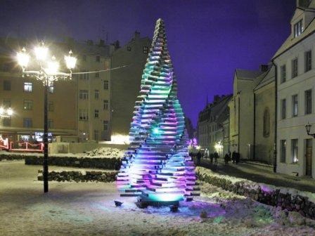 С 4 декабря по 10 января в Риге действует «Путь рождественских елок» 