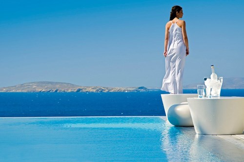 Острова Греции Миконос и Санторини среди лучших направлений в мире по качеству обслуживания туристов