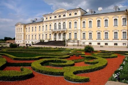 Рундальский дворец: где в Латвии снимают киношедевры