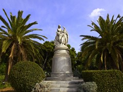 43_Hellas-and-Lord-Byron-statue-in-Athens,Greece-(2)