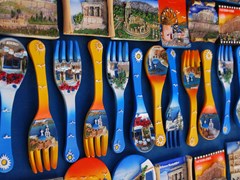 11_Colorful-souvenirs-in-Greece