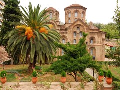 06_Located-in-a-leafy-garden-the-peaceful-Panagia-Chalkeon-Church-was-founded-in-1028.-Thessaloniki-(2)