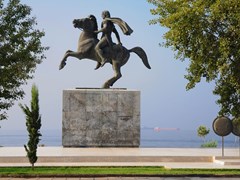 21_The-monument-to-Alexander-the-Great-in-Thessaloniki,-Greece