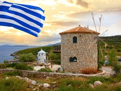 Традиционная ветряная мельница в Греции, остров Закинф