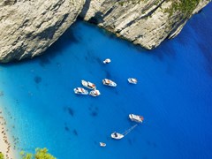 Лодки на побережье острова Закинф, Греция