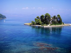 Небольшой остров у берегов Корфу