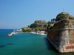 Массивные укрепления в Старой крепости Корфу