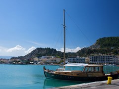 Деревянная лодка, Корфу