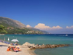 Пляж Дассья на острове Корфу Греция