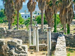 Древние руины и столбцы на острове Кос, Греция