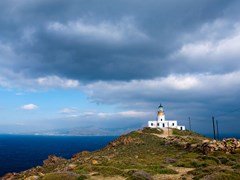 06_Lone-lighthouse-on-the-hillside.-Mykonos.Greece