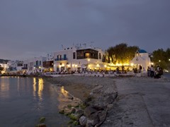 17_People-at-restaurants-on-the-beautiful-beach-of-Mykonos,-Greece