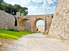 10_Bridge-in-the-castle-of-Rhodes-(Rodos)