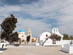 24_Greek-churches-in-Santorini-island