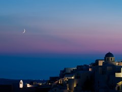49_Oia-of-Santorini-after-sunset-with-moon