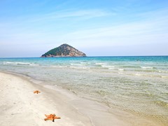 06_Paradise-beach-in-Greek-island