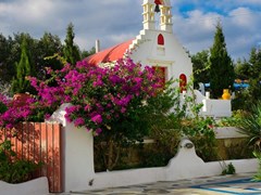 Греческая церковь в цветах