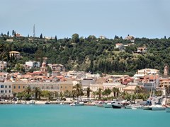Панорамный вид на порт и город Закинф, Греция.