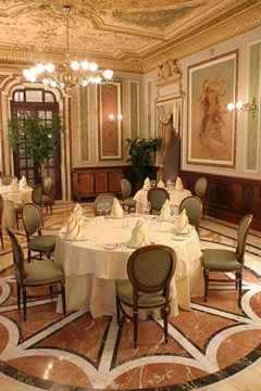 Savoy Hotel - photo 2