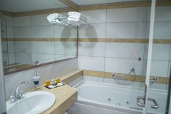 Theophano Imperial Palace: Deluxe Bathroom - photo 52