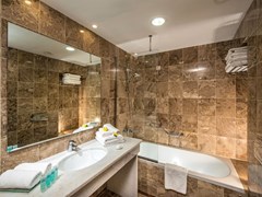 Annabelle Beach Resort Hotel: Bathroom - photo 43