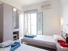 Stonewell Studios & Apartments - photo 6