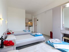 Stonewell Studios & Apartments - photo 7