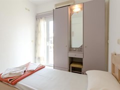 Stonewell Studios & Apartments - photo 8