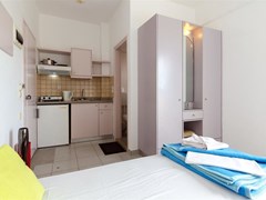 Stonewell Studios & Apartments - photo 10