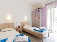 Stonewell Studios & Apartments - photo 12