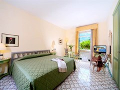 Albergo La Reginella & O Pignatiello - photo 17
