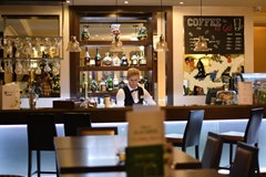 Petro Palace Hotel: Bar - photo 3