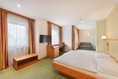 Lucia Hotel - photo 2