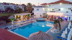 Tinas Plus Hotel - photo 2