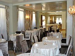 Carlton Capri Hotel - photo 5