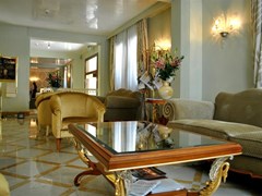 Carlton Capri Hotel - photo 4