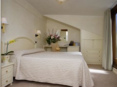 Carlton Capri Hotel - photo 6
