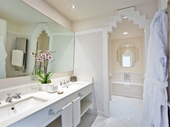 Bellevue Syrene Hotel - photo 26