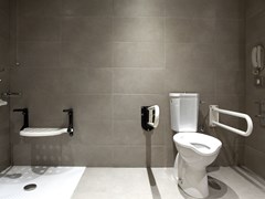 Lazart Hotel : Bathroom for disabled - photo 46