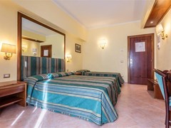 Lux Hotel - photo 13