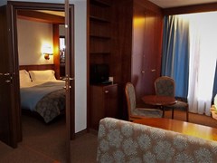 Astoria Hotel - photo 7