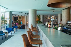 Blue Sky City Beach Hotel: Bar - photo 3