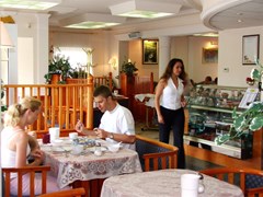 Admiral Hotel - photo 2