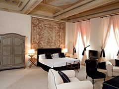 The J&J Hotel - photo 8