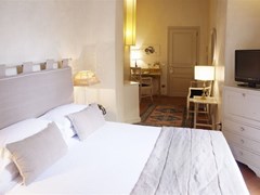 The J&J Hotel - photo 14