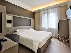 Astoria Hotel - photo 8