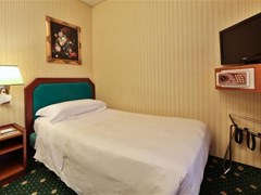Astoria Hotel - photo 9