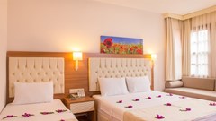 Suncity Beach Club & Hotel: Large room - photo 36
