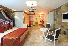 Camelot Boutique Hotel: Excalibure room - photo 25
