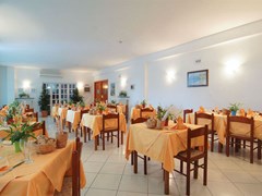 Hotel La Luna - photo 9